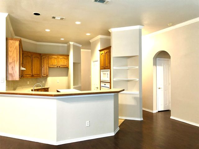 1216 Badbury Lane, Grand Prairie, TX 75052