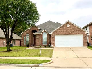 1216 Badbury Lane, Grand Prairie, TX 75052