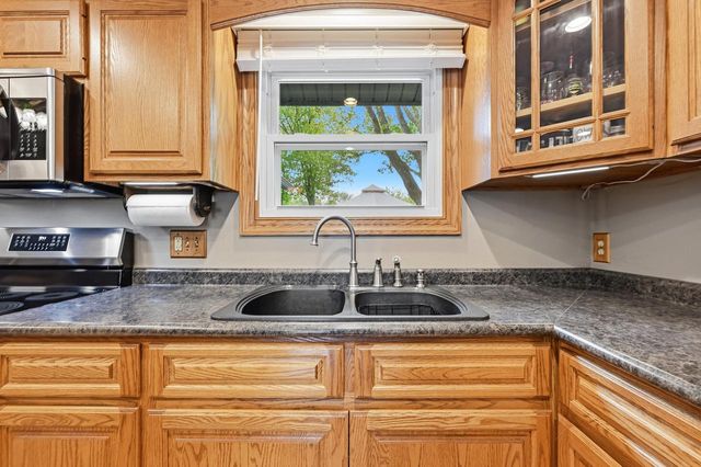 2718 Bristol COURT, Waukesha, WI 53188