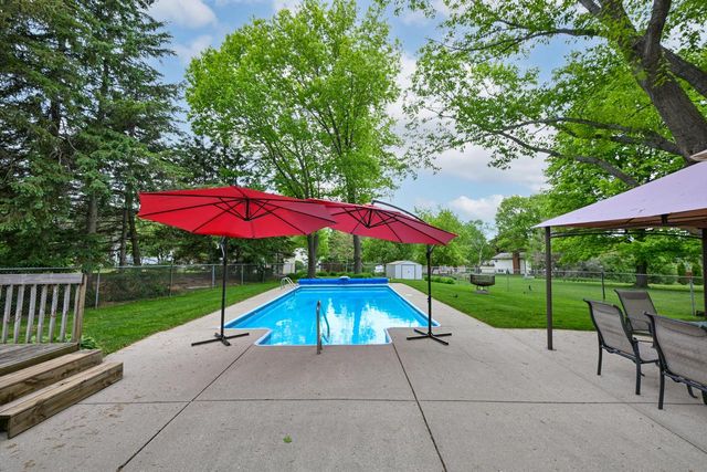 2718 Bristol COURT, Waukesha, WI 53188