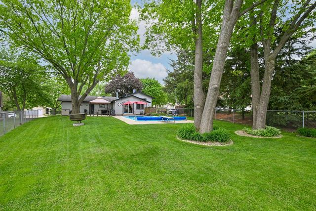 2718 Bristol COURT, Waukesha, WI 53188