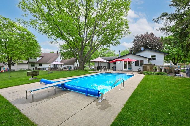 2718 Bristol COURT, Waukesha, WI 53188
