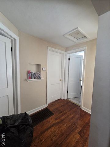 7148 Lillian Avenue, St Louis, MO 63121