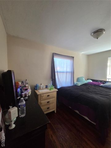 7148 Lillian Avenue, St Louis, MO 63121