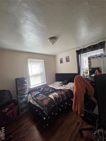 7148 Lillian Avenue, St Louis, MO 63121