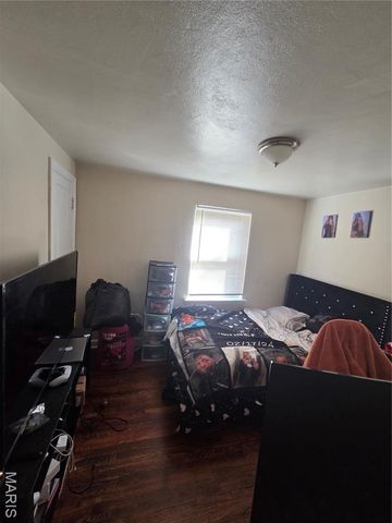 7148 Lillian Avenue, St Louis, MO 63121