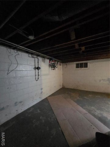 7148 Lillian Avenue, St Louis, MO 63121