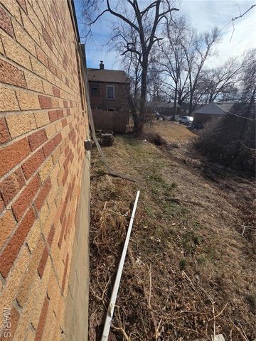 7148 Lillian Avenue, St Louis, MO 63121