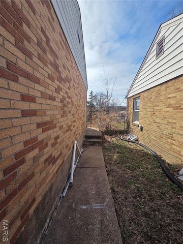 7148 Lillian Avenue, St Louis, MO 63121