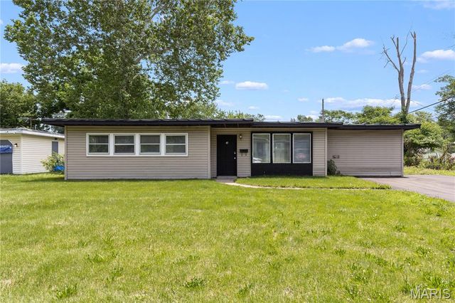 49 Marquette, Florissant, MO 63031