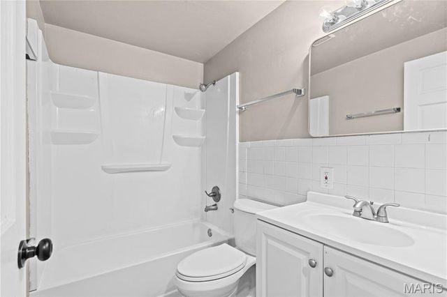 49 Marquette, Florissant, MO 63031