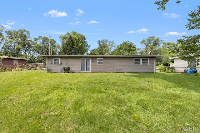 49 Marquette, Florissant, MO 63031