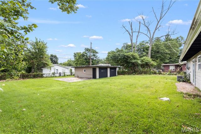 49 Marquette, Florissant, MO 63031