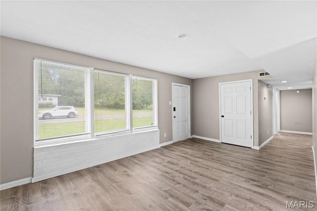 49 Marquette, Florissant, MO 63031
