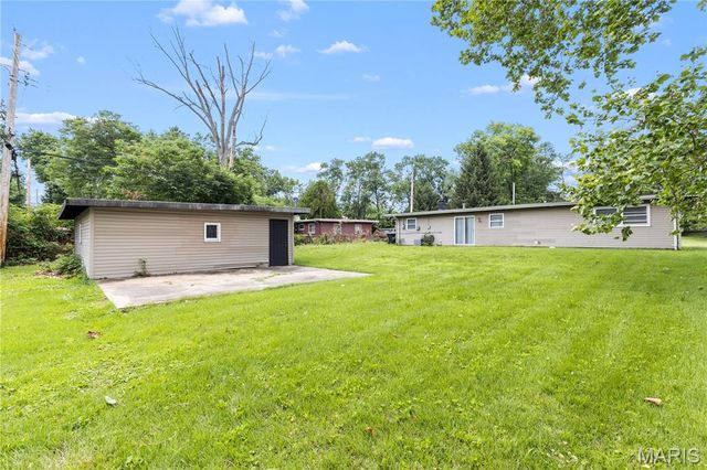 49 Marquette, Florissant, MO 63031