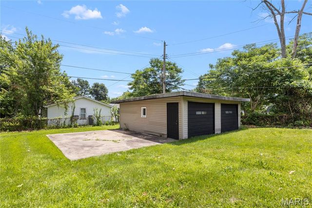 49 Marquette, Florissant, MO 63031