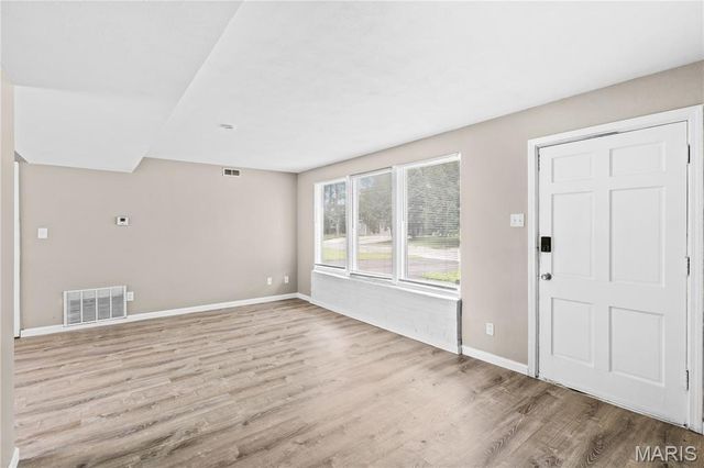 49 Marquette, Florissant, MO 63031