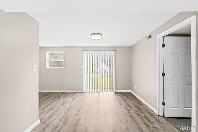 49 Marquette, Florissant, MO 63031