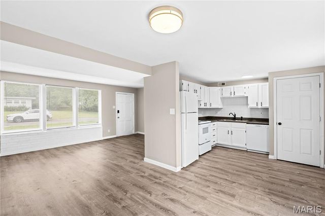 49 Marquette, Florissant, MO 63031