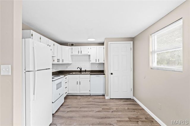 49 Marquette, Florissant, MO 63031