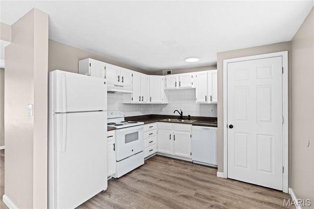49 Marquette, Florissant, MO 63031
