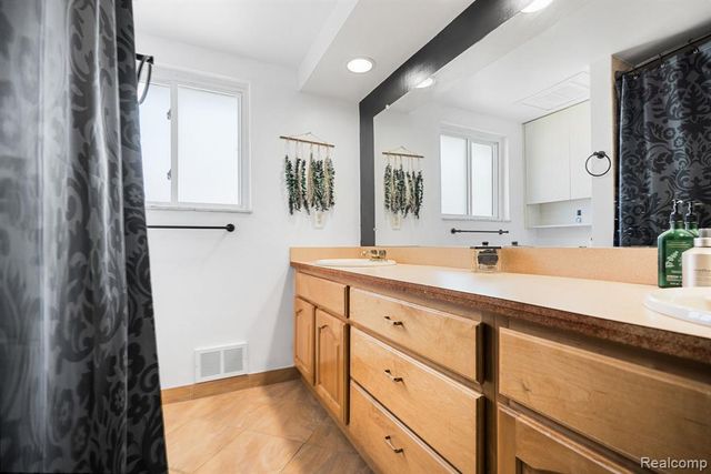 34126 Dryden Drive, Sterling Heights, MI 48312