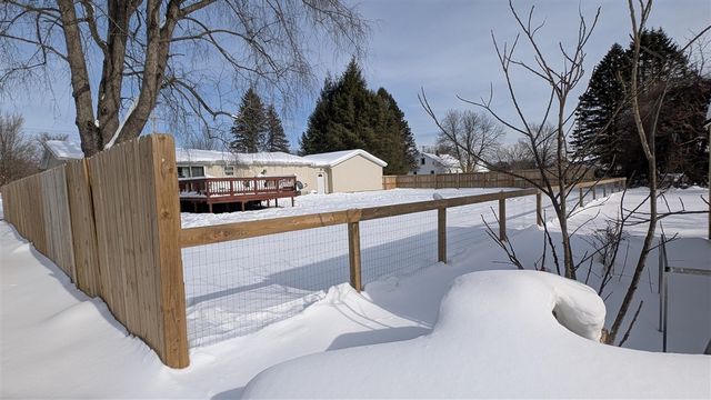 1601 W Mcmillan Road, Muskegon, MI 49445