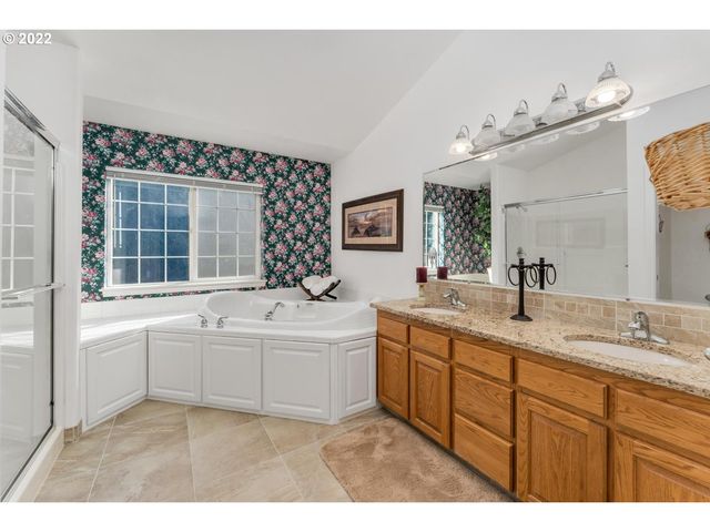 13610 Ne 223RD Ct, Brush Prairie, WA 98606