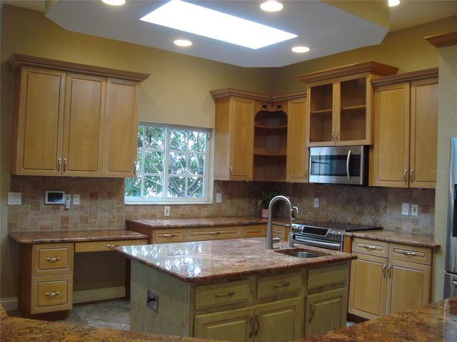 601 PALM AVENUE, Belleair, FL 33756