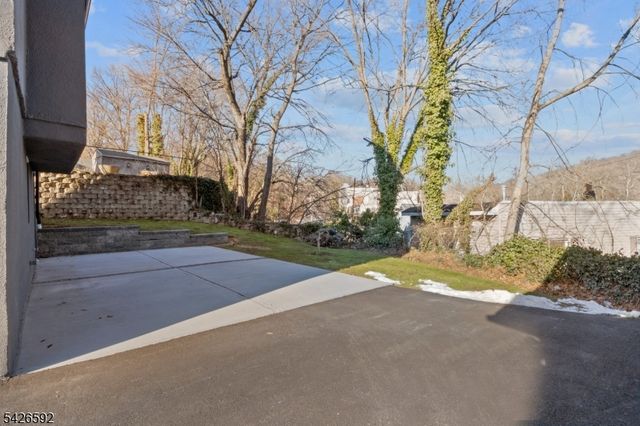 16 Old Short Hills Road, Millburn Twp., NJ 07041