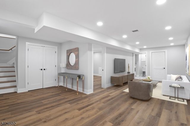 16 Old Short Hills Road, Millburn Twp., NJ 07041