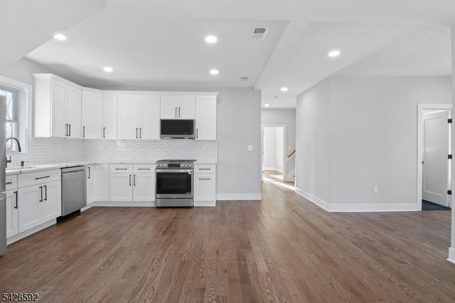 16 Old Short Hills Road, Millburn Twp., NJ 07041