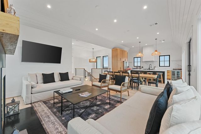 10818 Sweetwater Cove Boulevard, Galveston, TX 77554