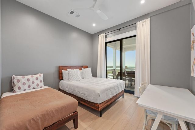 10818 Sweetwater Cove Boulevard, Galveston, TX 77554