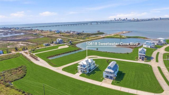 10818 Sweetwater Cove Boulevard, Galveston, TX 77554