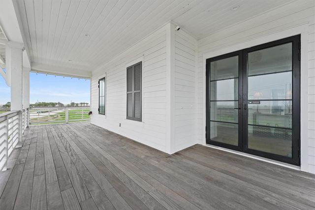 10818 Sweetwater Cove Boulevard, Galveston, TX 77554