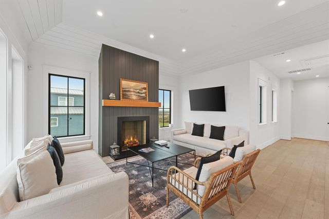 10818 Sweetwater Cove Boulevard, Galveston, TX 77554