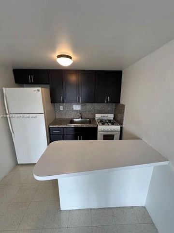 1400 S Douglas Rd 17, Coral Gables, FL 33134