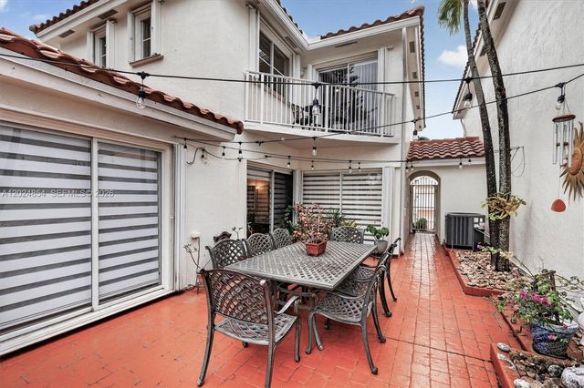 14930 SW 104th St 27, Miami, FL 33196