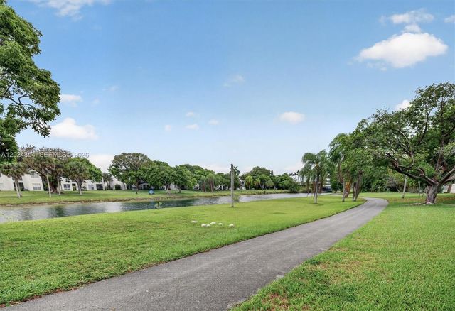 14930 SW 104th St 27, Miami, FL 33196