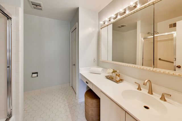 4736 MASSACHUSETTS AVE NW, Washington, DC 20016