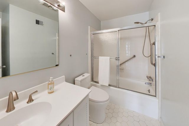4736 MASSACHUSETTS AVE NW, Washington, DC 20016