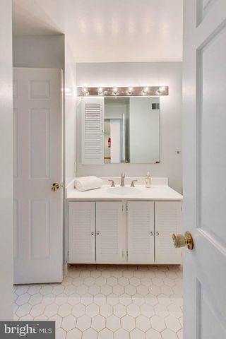 4736 MASSACHUSETTS AVE NW, Washington, DC 20016