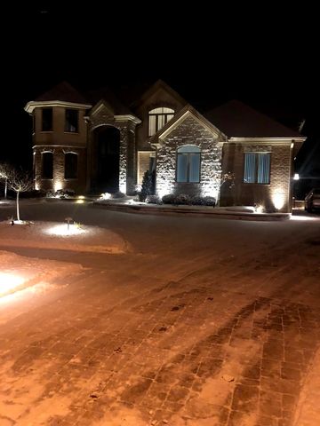 525 Senon Drive, Lemont, IL 60439