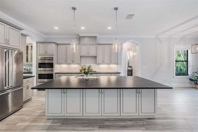 207 CHIPPEWA AVENUE, Tampa, FL 33606