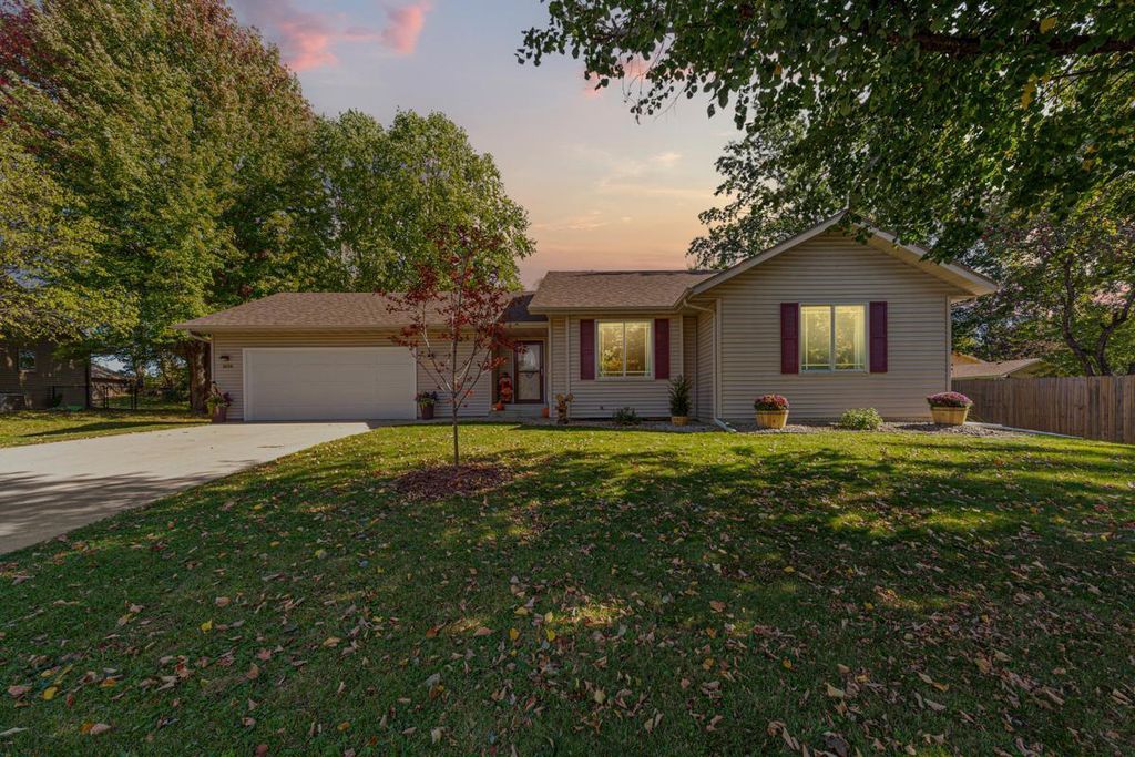 1404 Lockwood Drive, Northfield, MN 55057