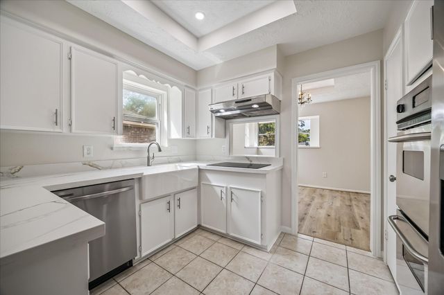 12239 Meadowhollow Drive, Meadows Place, TX 77477