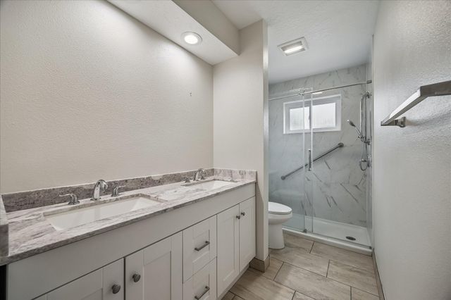 12239 Meadowhollow Drive, Meadows Place, TX 77477