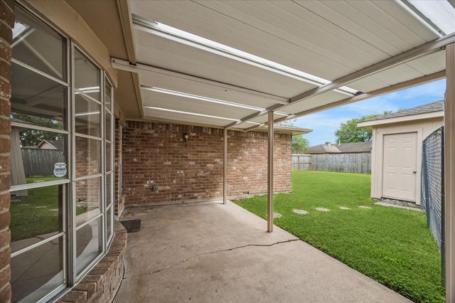 12239 Meadowhollow Drive, Meadows Place, TX 77477