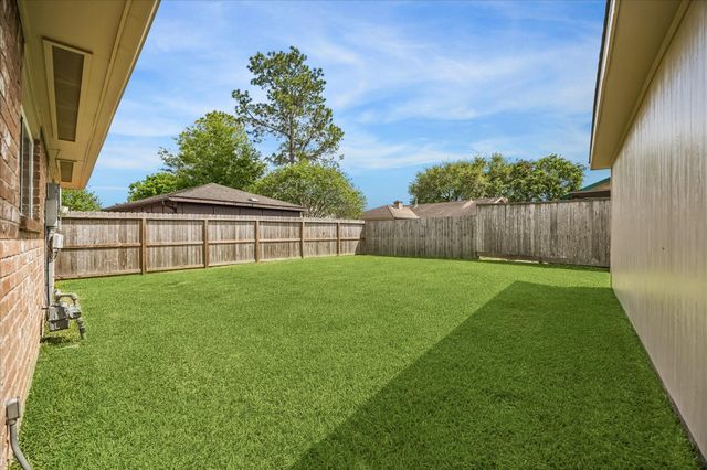 12239 Meadowhollow Drive, Meadows Place, TX 77477